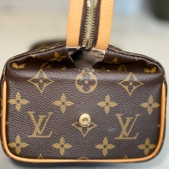 AUTHENTIC Louis Vuitton Dopp Kit. EXCELLENT condition. - Picture 5 of 16